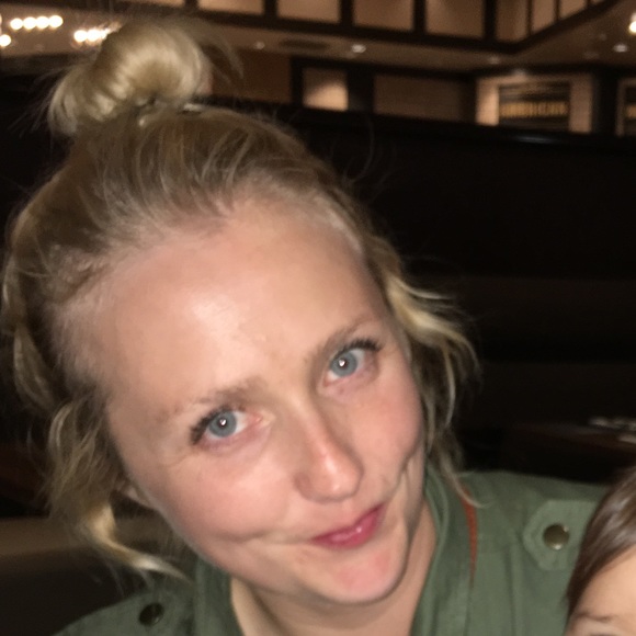 Meet your Posher, April - Picture 3 of 4